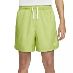 Nike Sportswear Sport Essentials
Men's Woven Lined Flow Shorts